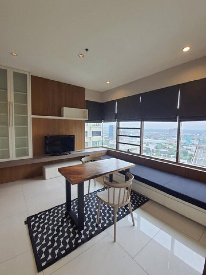 Fully furnished with 1bed at The Emporio Place near BTS Phromphong