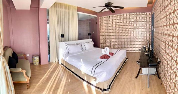 For Rent : Patong, Seafront  Apartment, Studio unit.