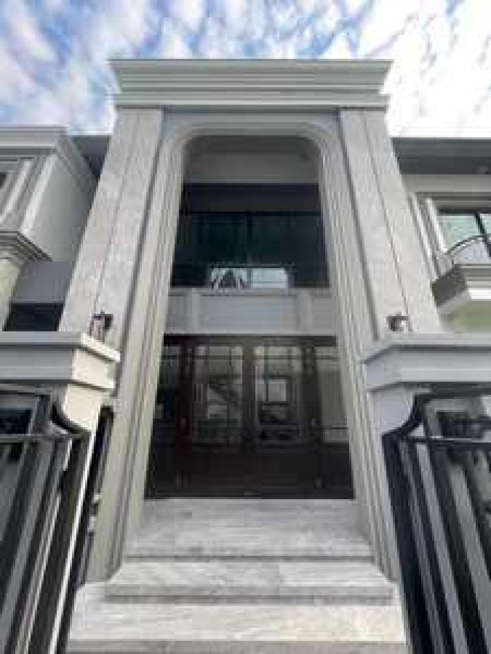 New luxury house. Grand Bangkok Boulevardรามอินทรา-เกษตรนวมินทร์ 202.80ตร.วา. ; ขนาดบ้าน 591ตรม. 5 bedrooms