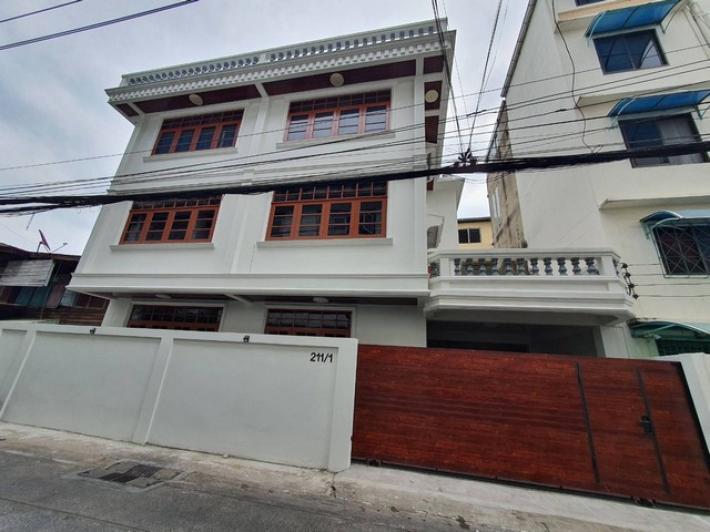 บ้าน บ้านเดี่ยว ซอยเจริญนคร 34,40 คลองสาน กรุงเทพ 10800000 บาท.  ขนาด 36 ตรว. ใกล้กับ กระทรวงมหาดไทย ออกแบบลงตัว รีโนเวทใหม่